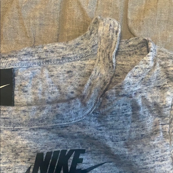 Nike tee shirt, shoulder detailing! - Picture 4 of 4